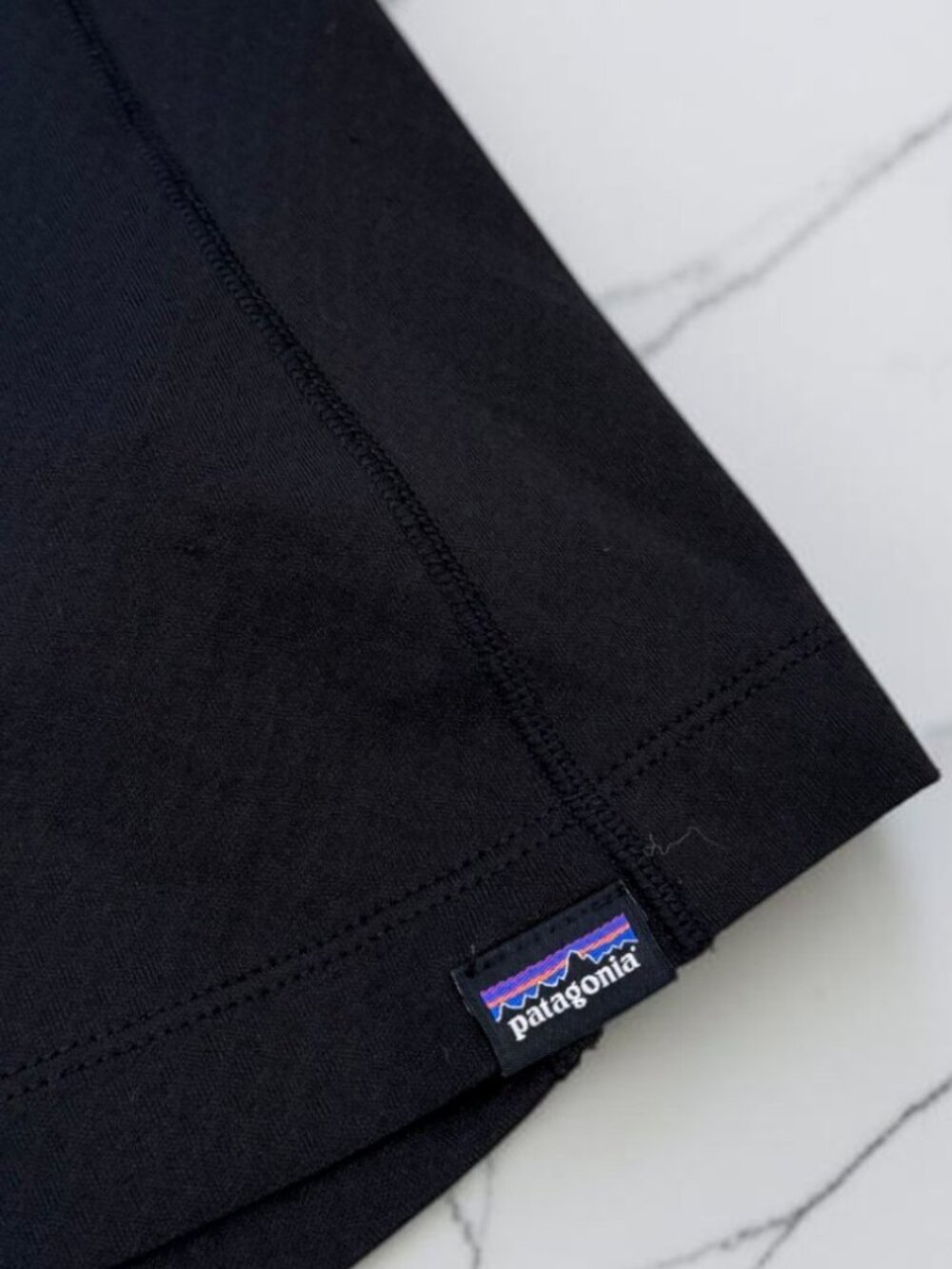 Patagonia Women's Size XS Capilene Midweight Baselayer Long Sleeve Top in Black - Picture 4 of 9